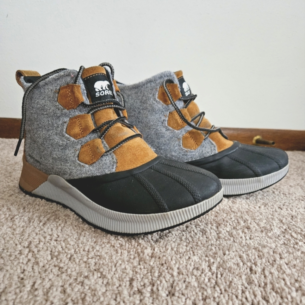 Sorel Out N About lll Camel Brown Black Felt Duck Boot